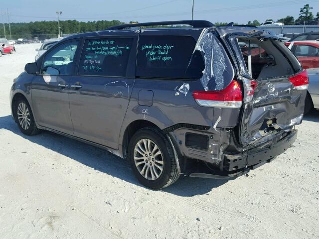 5TDYK3DC0CS264386 - 2012 TOYOTA SIENNA XLE GRAY photo 3