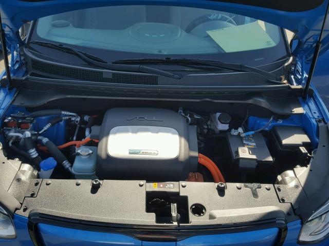 KNDJP3AE4H7019598 - 2017 KIA SOUL EV + BLUE photo 7