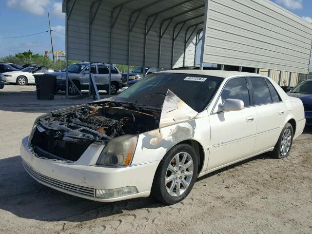 1G6KD57Y19U107587 - 2009 CADILLAC DTS WHITE photo 2