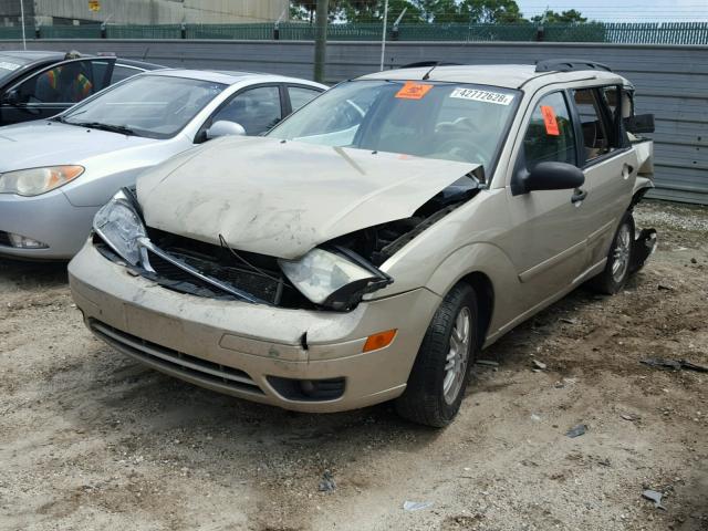 1FAFP36N26W111249 - 2006 FORD FOCUS ZXW GOLD photo 2