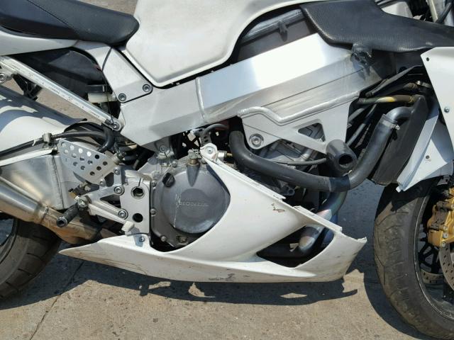 JH2SC4404YM001598 - 2000 HONDA CBR900 RR WHITE photo 7