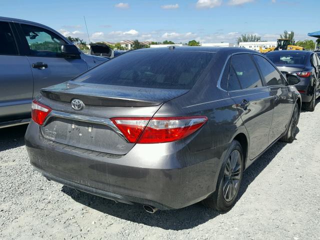 4T1BF1FK1GU565152 - 2016 TOYOTA CAMRY GRAY photo 4