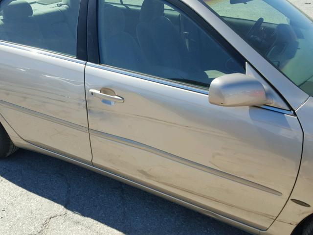 4T1BE32K72U572507 - 2002 TOYOTA CAMRY TAN photo 9