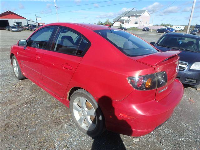 JM1BK123651286213 - 2005 MAZDA 3 RED photo 3