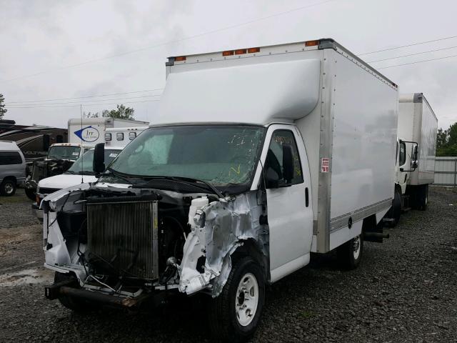 1GD072CF8F1221660 - 2015 GMC SAVANA CUT WHITE photo 2