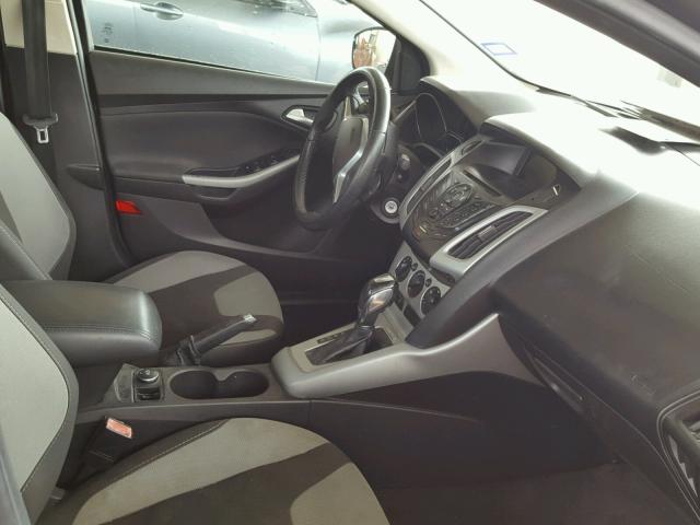 1FAHP3F22CL466157 - 2012 FORD FOCUS SE GRAY photo 5