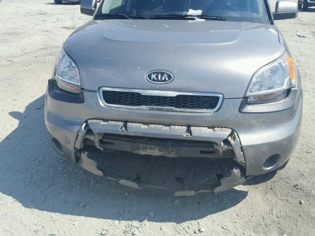 KNDJT2A23B7305929 - 2011 KIA SOUL + GRAY photo 9