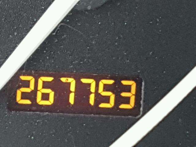 1G8ZY12722Z240370 - 2002 SATURN SC2 SILVER photo 8