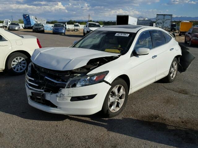 5J6TF2H57AL008226 - 2010 HONDA ACCORD CRO WHITE photo 2