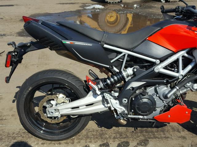 ZD4SMC01XES000112 - 2014 APRILIA DORSODURO RED photo 6