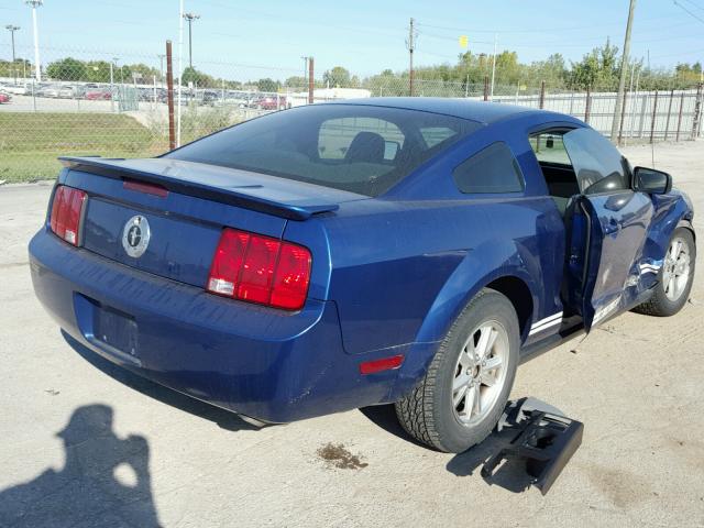 1ZVFT80N075244298 - 2007 FORD MUSTANG BLUE photo 4