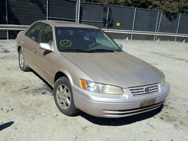 JT2BF28KXW0090607 - 1998 TOYOTA CAMRY LE WHITE photo 1