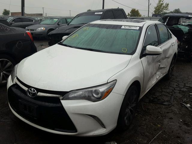 4T1BF1FK1GU136853 - 2016 TOYOTA CAMRY LE WHITE photo 2