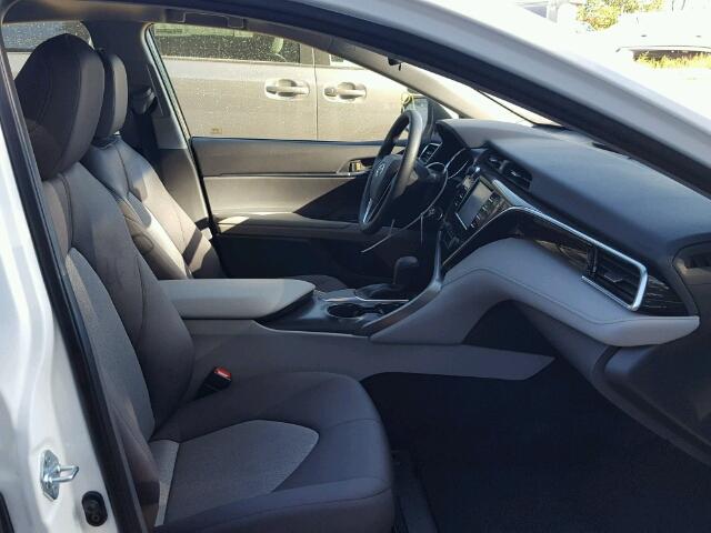 JTNB11HK9J3004433 - 2018 TOYOTA CAMRY L 白色 照片 5