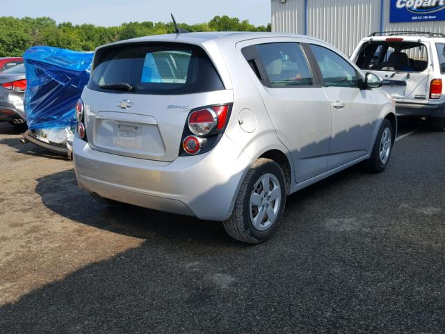1G1JB6SH9D4132220 - 2013 CHEVROLET SONIC LS 银色 照片 4