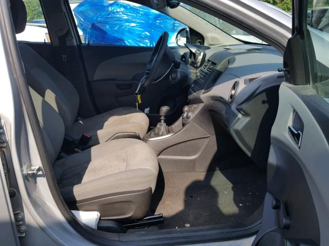 1G1JB6SH9D4132220 - 2013 CHEVROLET SONIC LS 银色 照片 5