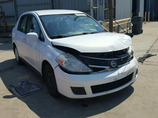 3N1BC11E88L384806 - 2008 NISSAN VERSA S WHITE photo 1