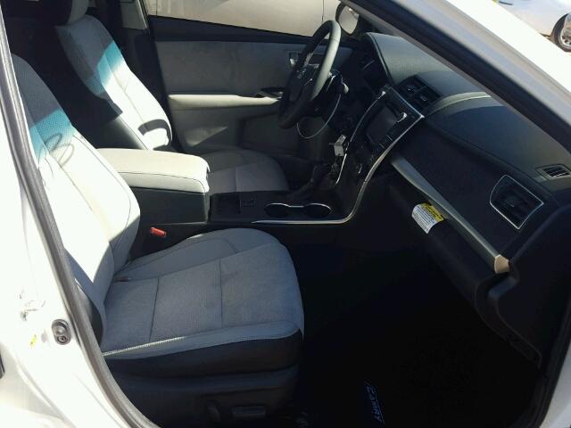 4T1BF1FK6HU399079 - 2017 TOYOTA CAMRY LE 白色 照片 5