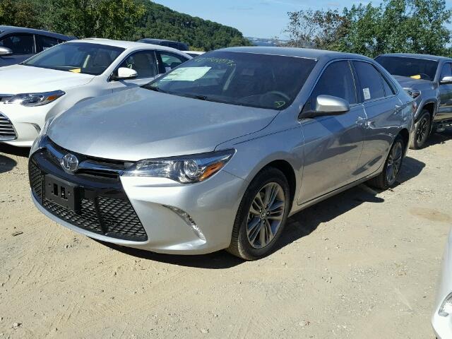 4T1BF1FK8HU411331 - 2017 TOYOTA CAMRY LE ნაცრისფერი ფოტო 2