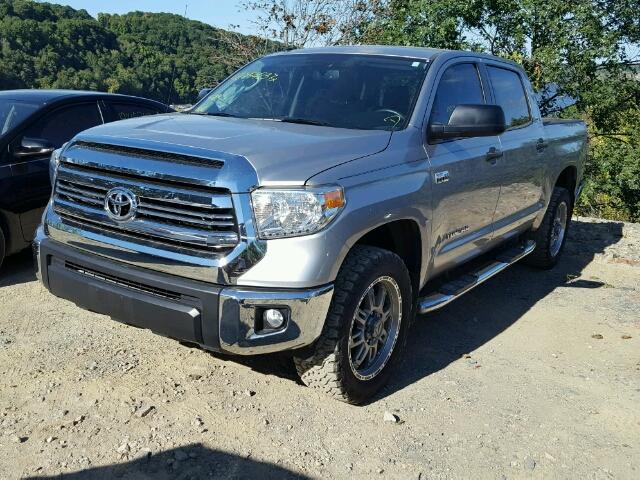 5TFDW5F15HX599378 - 2017 TOYOTA TUNDRA CRE GRAY photo 2