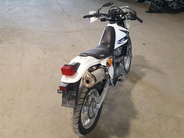 JS1SP46A5B2100950 - 2011 SUZUKI DR650 SE WHITE photo 4