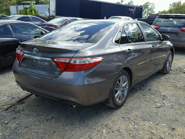 4T1BF1FK4HU430345 - 2017 TOYOTA CAMRY LE ნაცრისფერი ფოტო 4