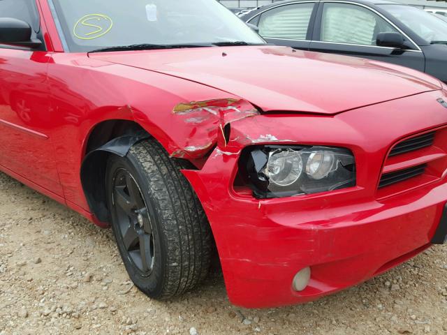 2B3LA43G18H199028 - 2008 DODGE CHARGER RED photo 9