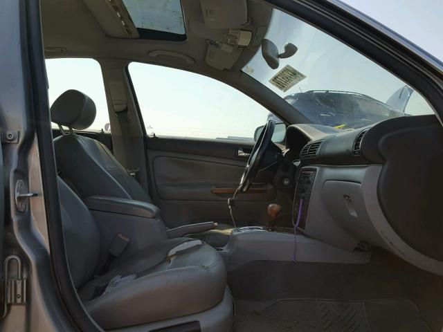 WVWRH63B32P126542 - 2002 VOLKSWAGEN PASSAT GLX GRAY photo 5