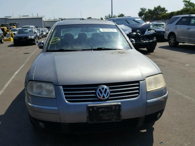 WVWRH63B32P126542 - 2002 VOLKSWAGEN PASSAT GLX GRAY photo 9
