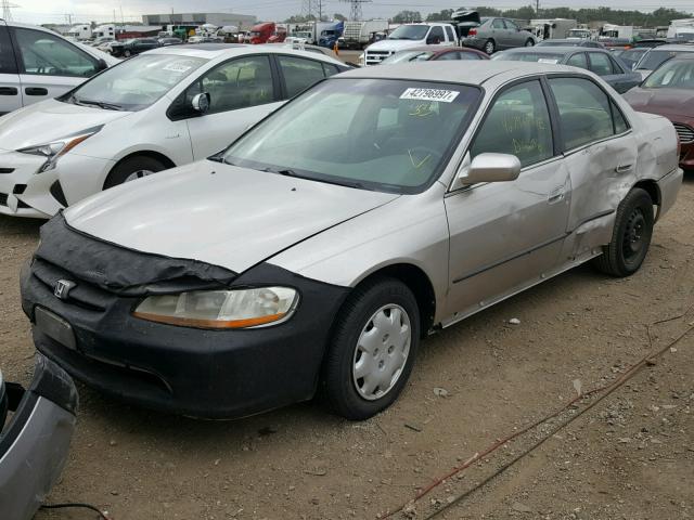 1HGCG5640WA092750 - 1998 HONDA ACCORD LX GOLD photo 2