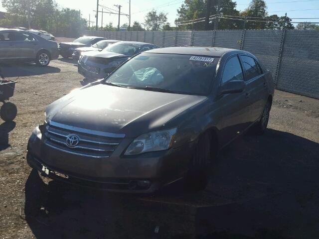 4T1BK36B56U086769 - 2006 TOYOTA AVALON XL GRAY photo 2