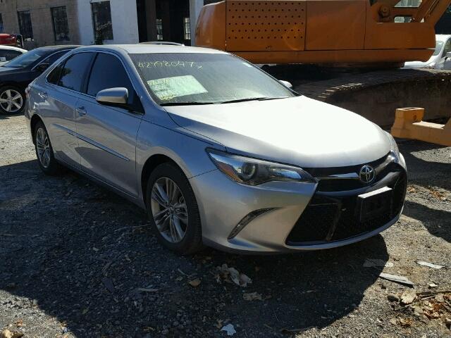 4T1BF1FK9HU698551 - 2017 TOYOTA CAMRY LE 灰色 照片 1