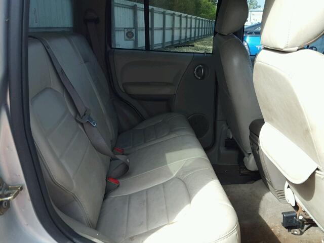 1J4GL58K64W269061 - 2004 JEEP LIBERTY LI SILVER photo 6