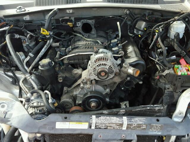 1J4GL58K64W269061 - 2004 JEEP LIBERTY LI SILVER photo 7