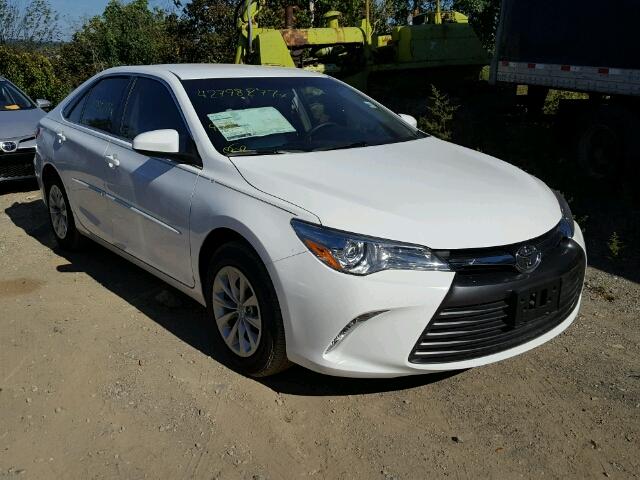 4T1BF1FK7HU714603 - 2017 TOYOTA CAMRY LE 白色 照片 1