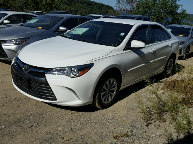 4T1BF1FK7HU714603 - 2017 TOYOTA CAMRY LE 白色 照片 2