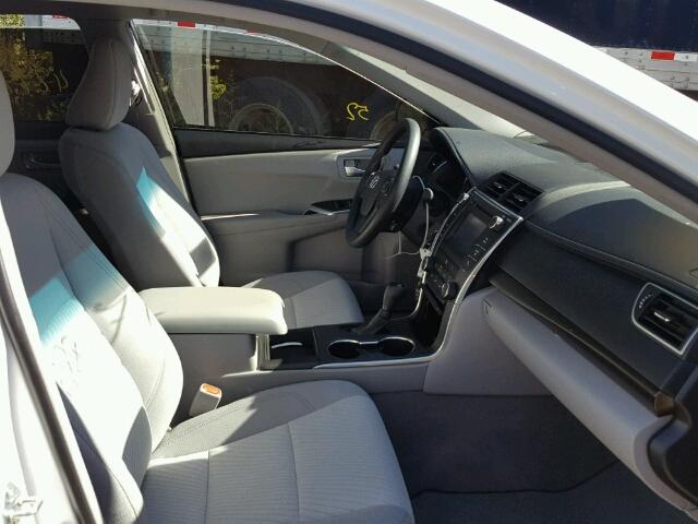 4T1BF1FK7HU714603 - 2017 TOYOTA CAMRY LE 白色 照片 5