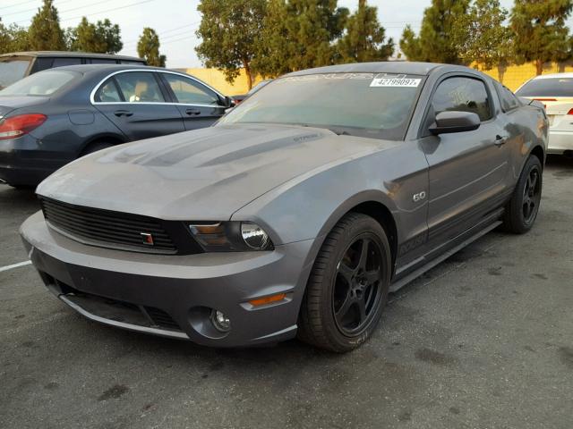 1ZVBP8CF7B5115829 - 2011 FORD MUSTANG GT GRAY photo 2