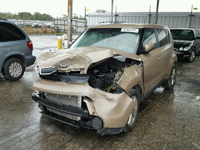 KNDJN2A29F7213983 - 2015 KIA SOUL BROWN photo 2