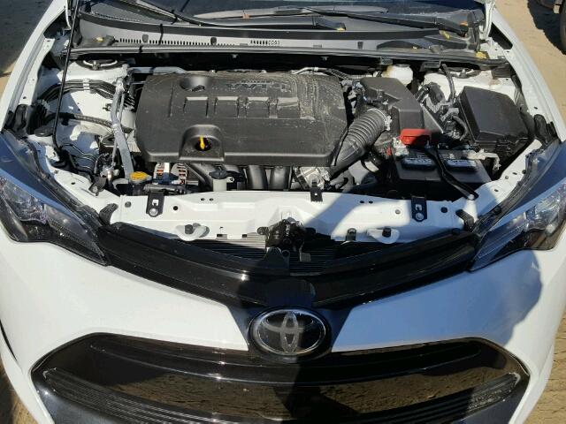 5YFBURHE3HP676557 - 2017 TOYOTA COROLLA L WHITE photo 7