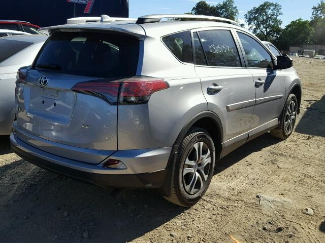 2T3ZFREV2HW365141 - 2017 TOYOTA RAV4 LE Gümüş foto 4