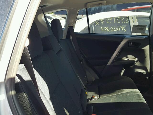 2T3ZFREV2HW365141 - 2017 TOYOTA RAV4 LE Gümüş foto 6