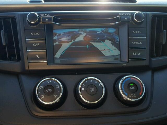 2T3ZFREV2HW365141 - 2017 TOYOTA RAV4 LE Gümüş foto 9