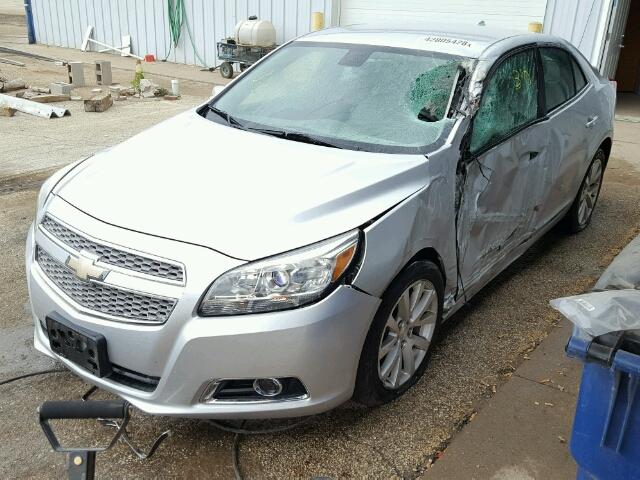1G11H5SAXDF215039 - 2013 CHEVROLET MALIBU LTZ 银色 照片 2
