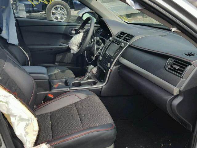 4T1BF1FK2HU441179 - 2017 TOYOTA CAMRY LE ვერცხლისფერი ფოტო 5