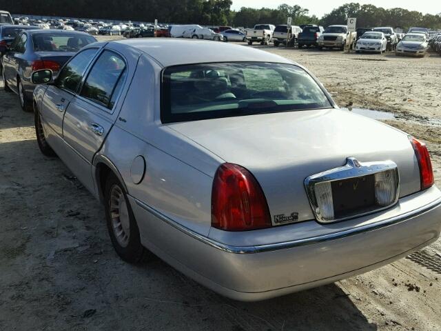 1LNHM82W9YY845610 - 2000 LINCOLN TOWN CAR BLUE photo 3