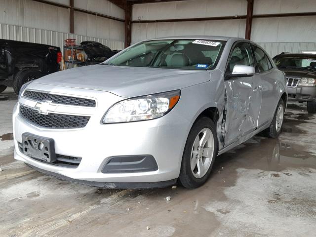 1G11C5SAXDF319027 - 2013 CHEVROLET MALIBU 1LT ვერცხლისფერი ფოტო 2
