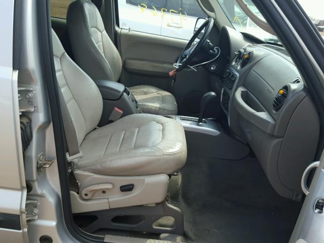1J4GL38K34W109997 - 2004 JEEP LIBERTY RE SILVER photo 5