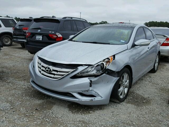 5NPEC4AC8CH428760 - 2012 HYUNDAI SONATA SE SILVER photo 2