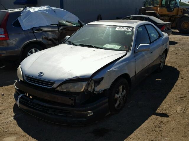 JT8BF28G715107117 - 2001 LEXUS ES 300 SILVER photo 2